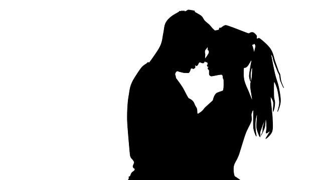 男性と女性が抱きしめ合い鼻をつけているイラスト